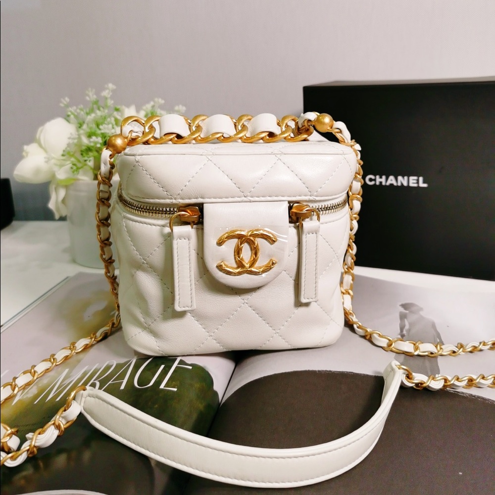 Chanel Rare Small Vanity with chain Case 22S